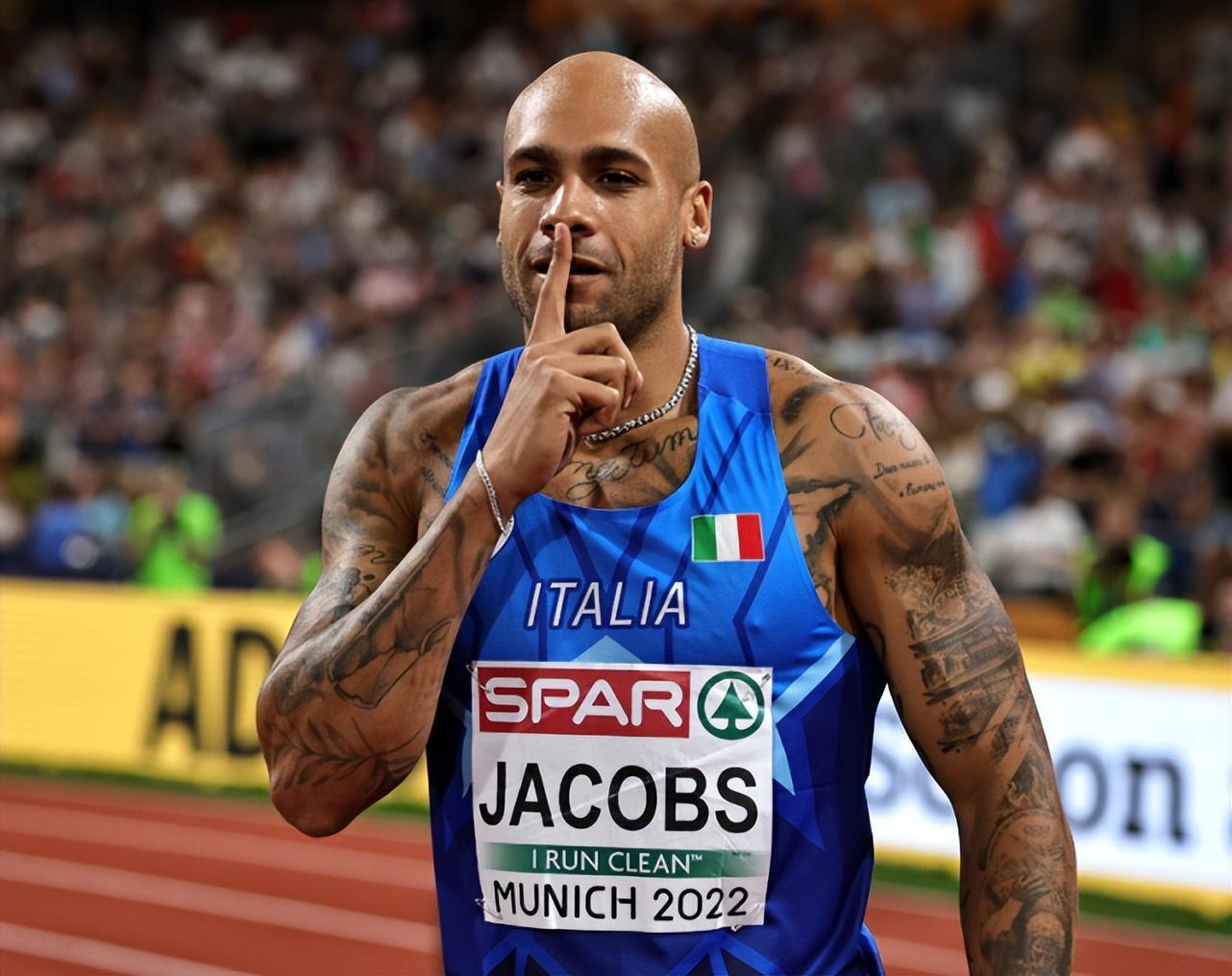 奥运百米冠军雅各布斯,回击逃跑质疑,做出闭嘴手势 