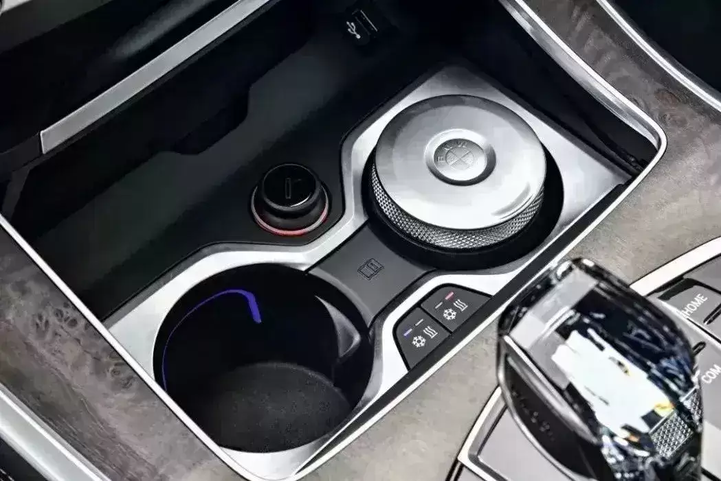 天生的运动性能和超高的颜值外观，新BMW X5为你而创造-奇点