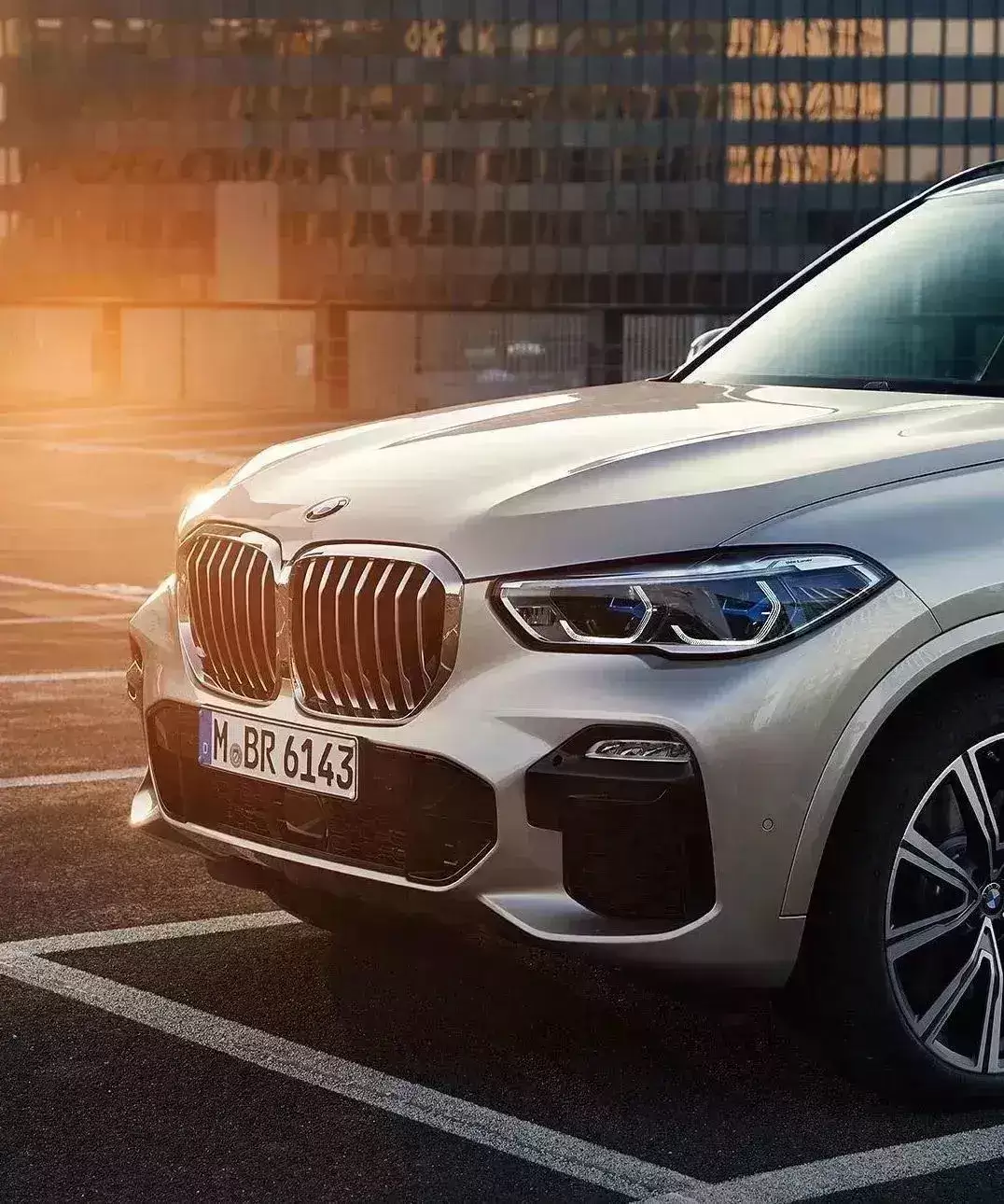 天生的运动性能和超高的颜值外观，新BMW X5为你而创造-奇点